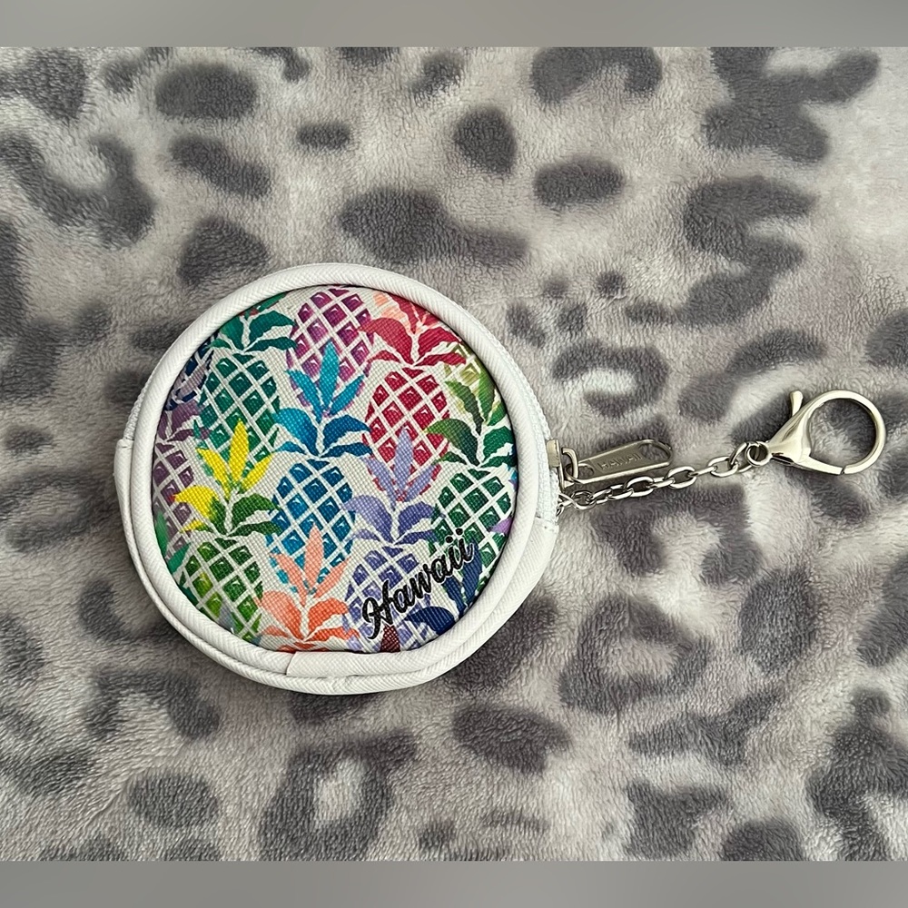 NWOT Colorful Pineapple Round Zip Pouch
